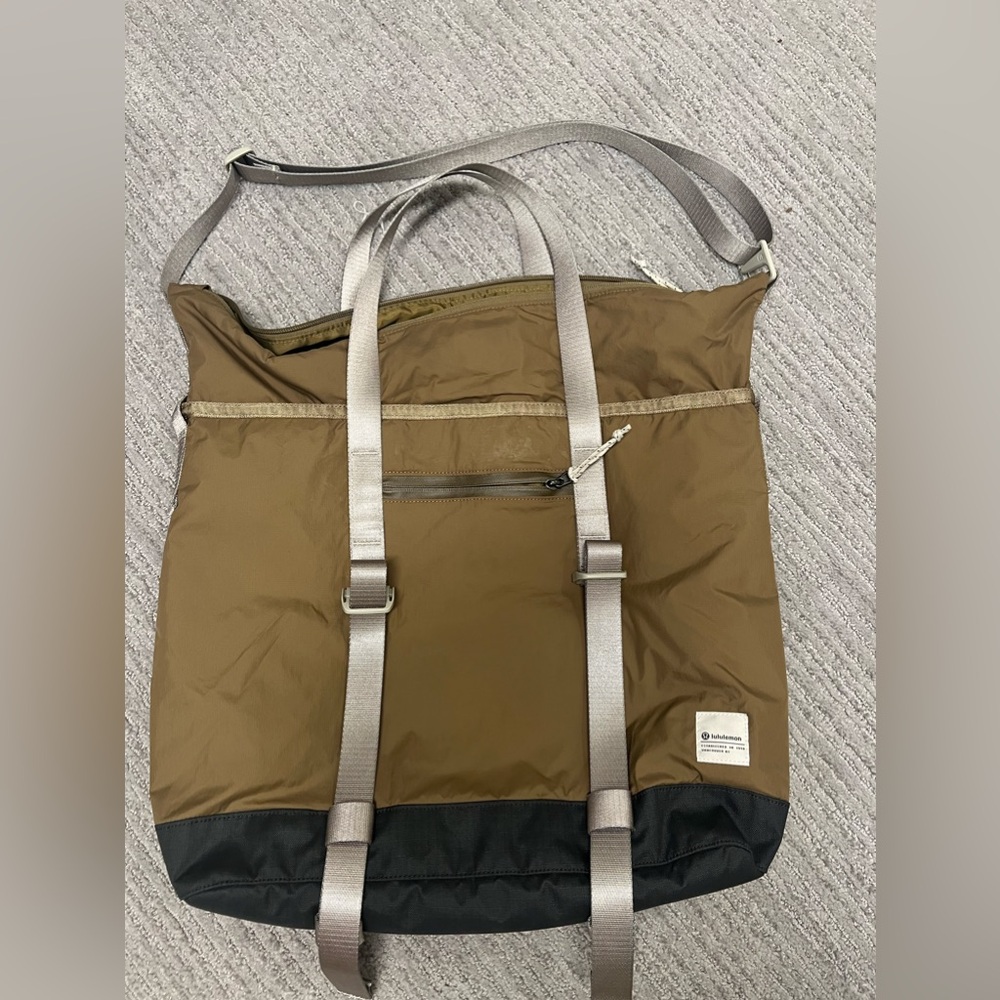 Lulu lemon tote bag